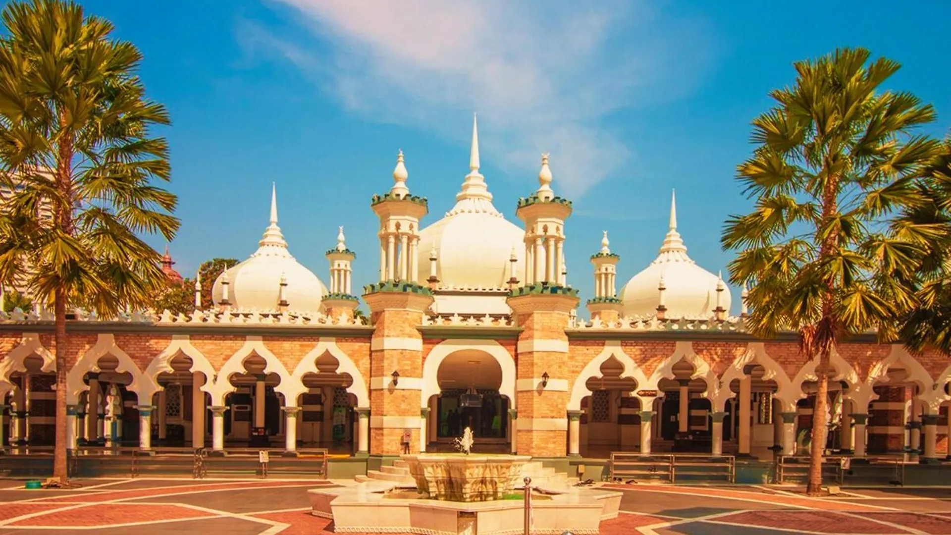 Swing & Pillows - Masjid Jamek Kuala Lumpur 2*,
